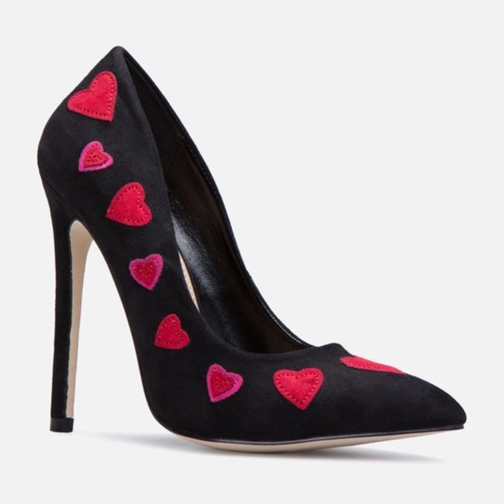 Super Cute Heart Pumps! 💖